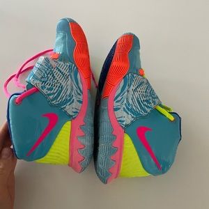 Kyree Irving 6 pool Nike size 13.5